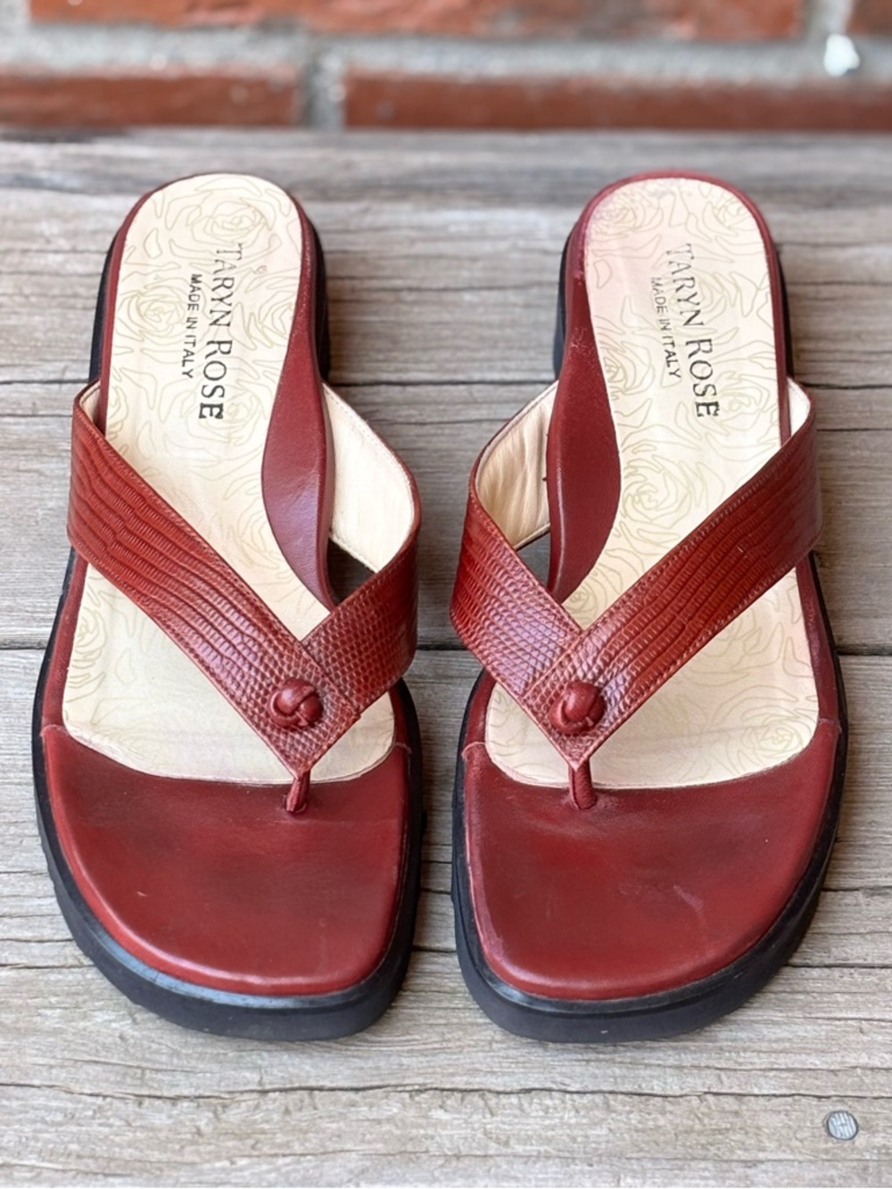 Taryn Rose Burgundy Red Leather Thong Sandals Sz 8/39